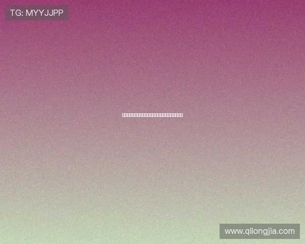 成都小车起火路人紧急救援未能成功打开车门险情解除 成都小车起火路人紧急救援未能成功打开车门险情解除